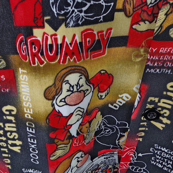 Disneyland Resort Short Sleeve Camp Shirt Grumpy Snow White Red Black Size XL - Picture 8 of 11